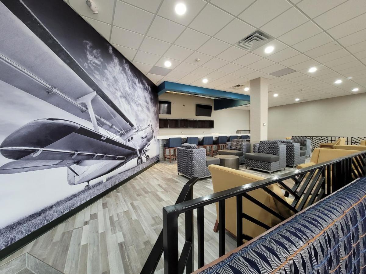 Wingate By Wyndham Wichita Airport Hotell Exteriör bild