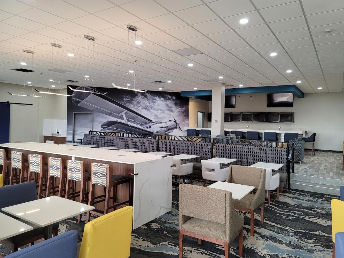 Wingate By Wyndham Wichita Airport Hotell Exteriör bild