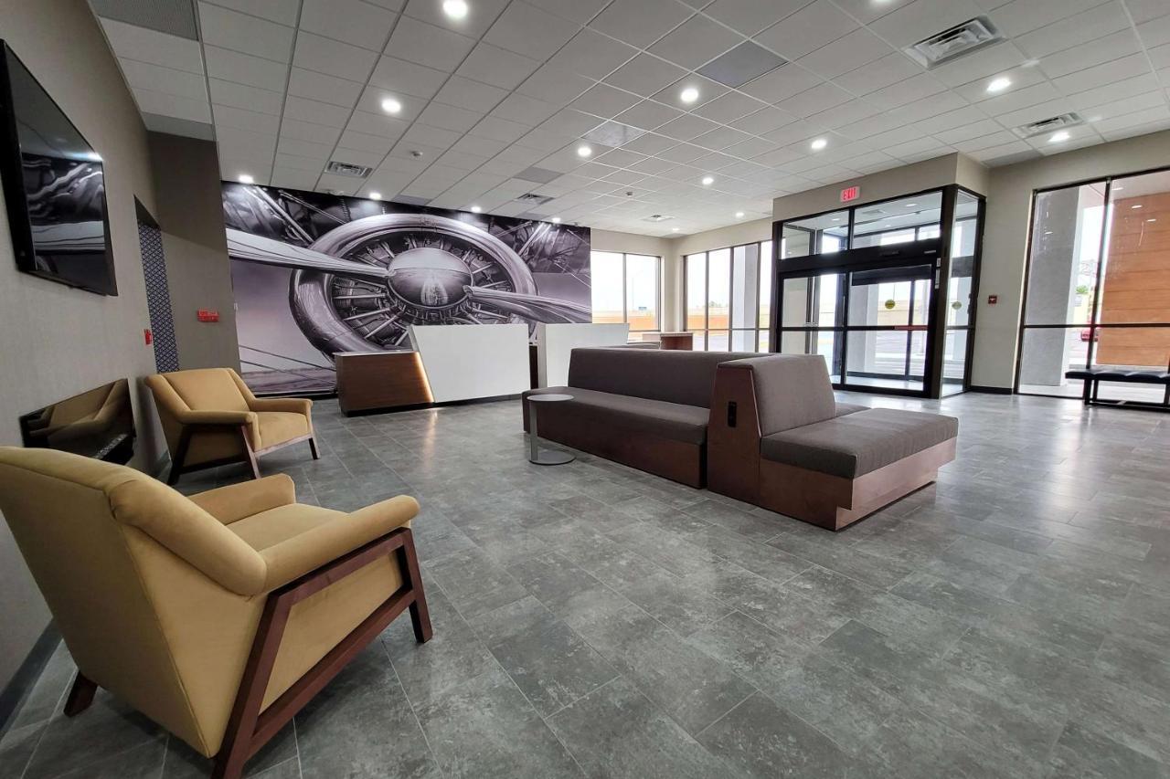 Wingate By Wyndham Wichita Airport Hotell Exteriör bild