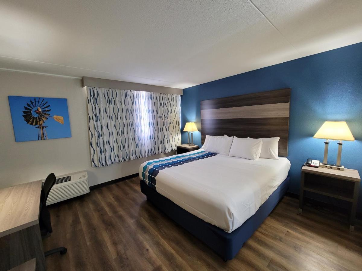 Wingate By Wyndham Wichita Airport Hotell Exteriör bild