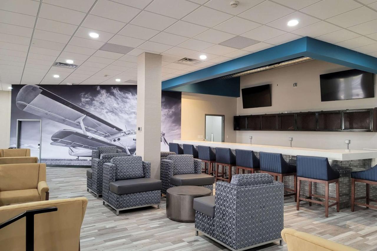 Wingate By Wyndham Wichita Airport Hotell Exteriör bild