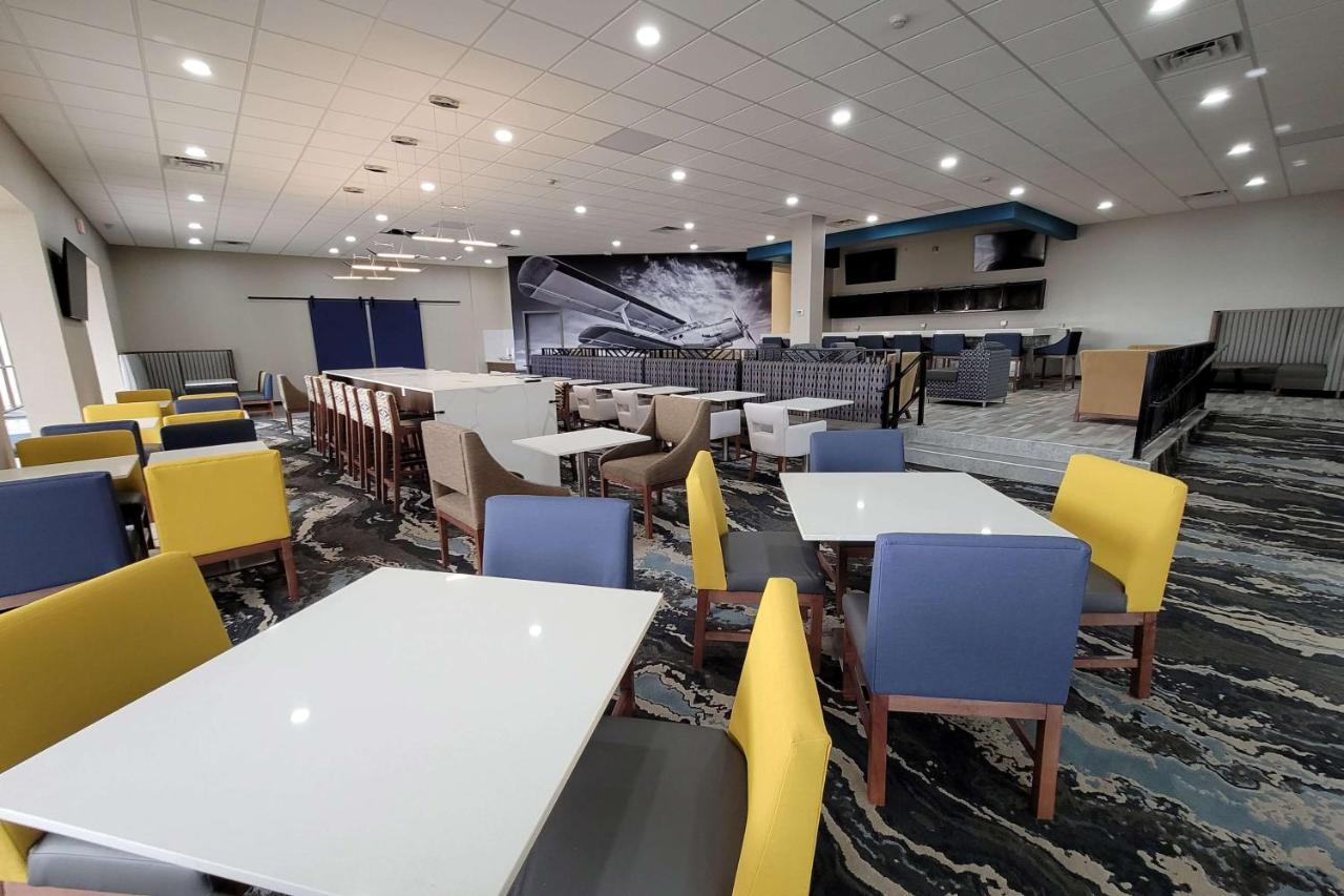 Wingate By Wyndham Wichita Airport Hotell Exteriör bild