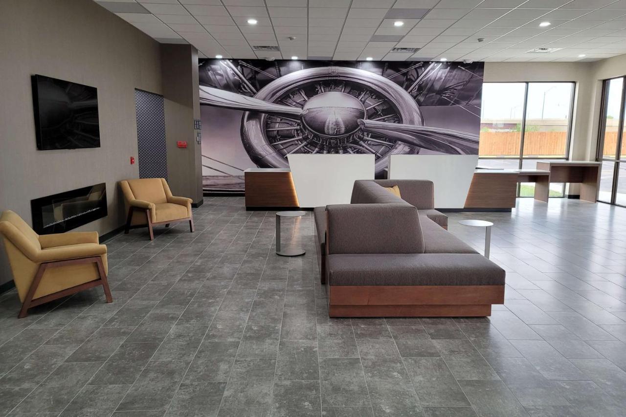 Wingate By Wyndham Wichita Airport Hotell Exteriör bild