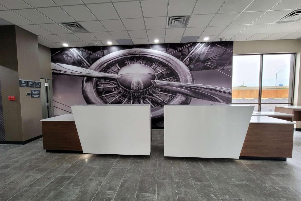 Wingate By Wyndham Wichita Airport Hotell Exteriör bild