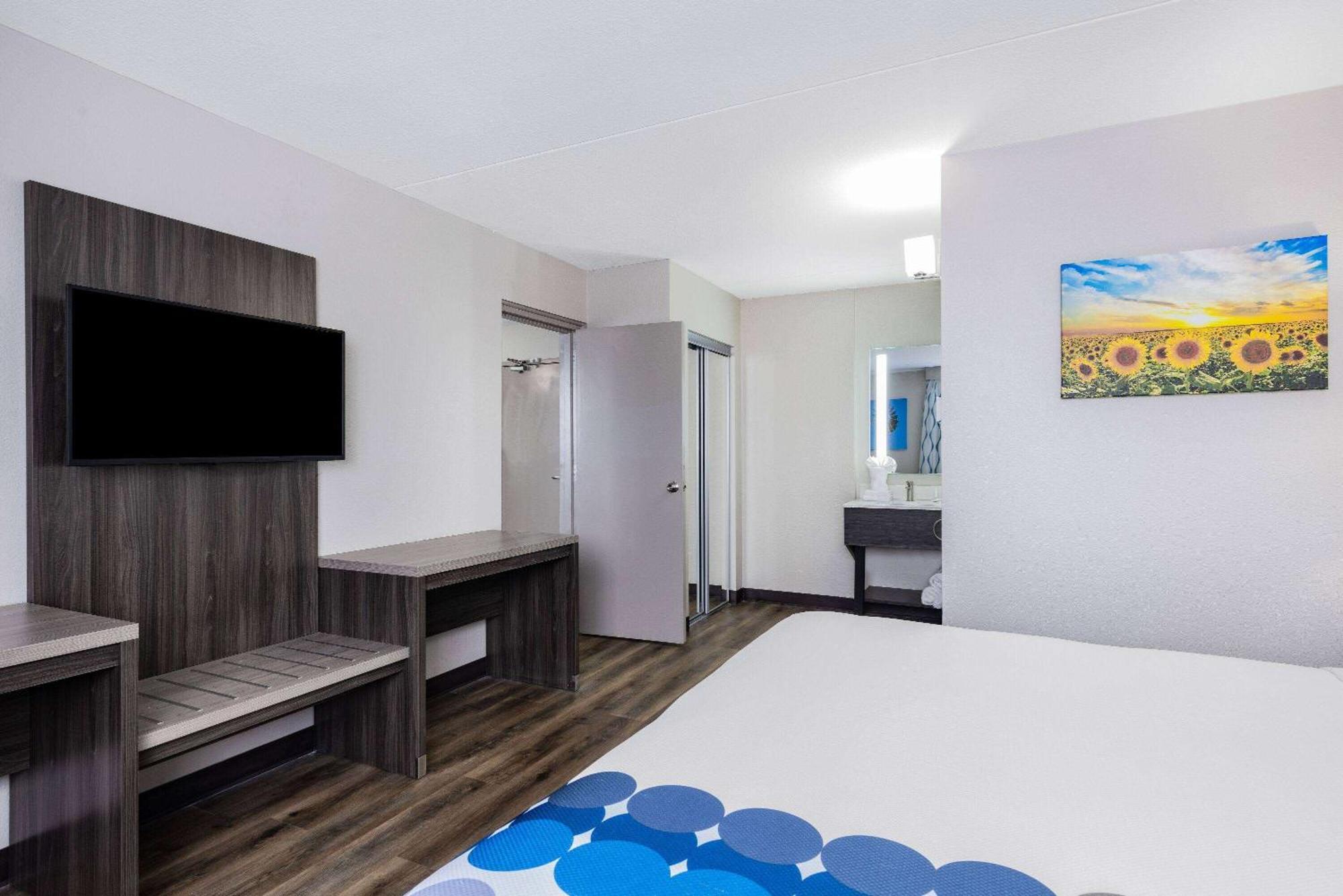 Wingate By Wyndham Wichita Airport Hotell Exteriör bild