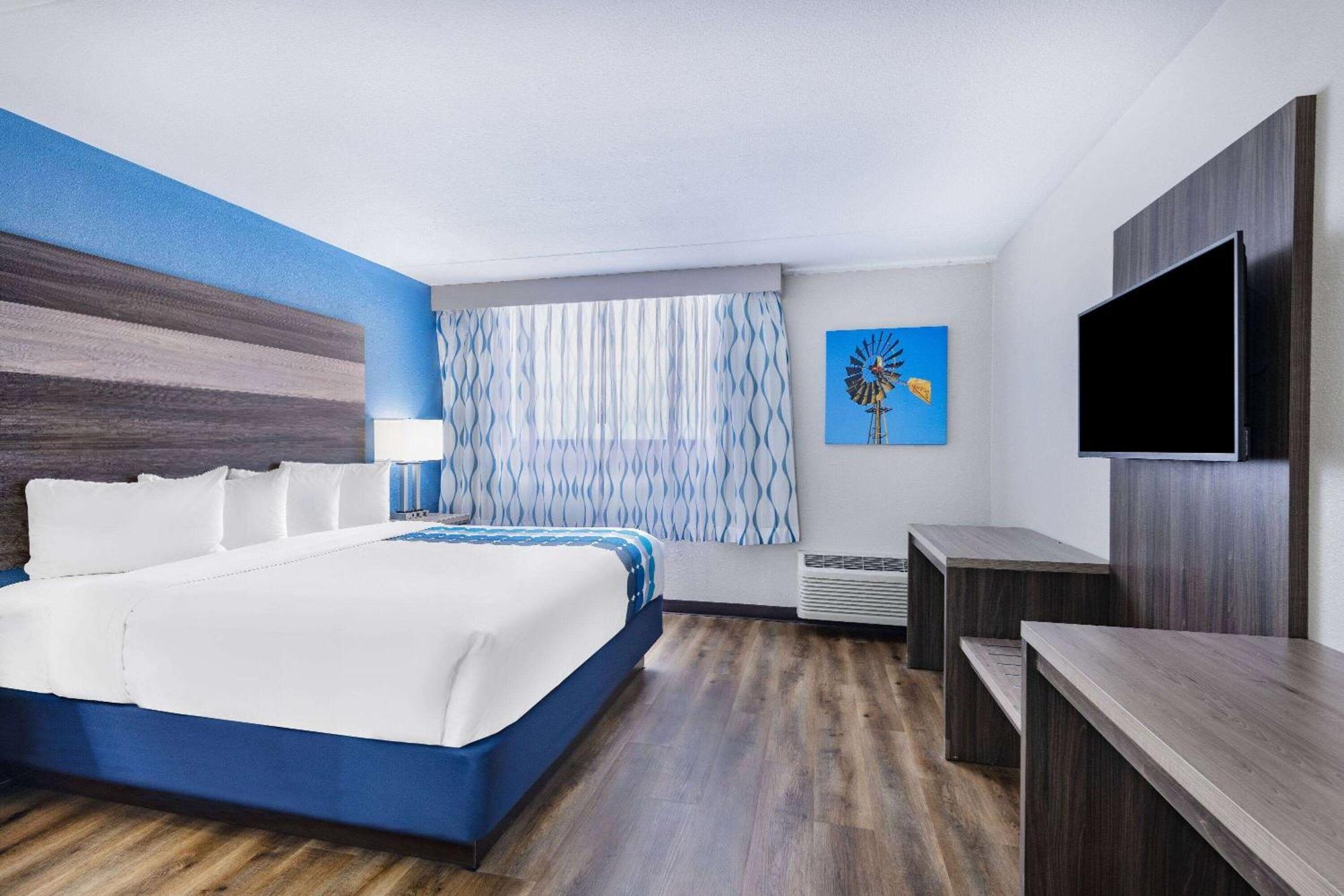 Wingate By Wyndham Wichita Airport Hotell Exteriör bild