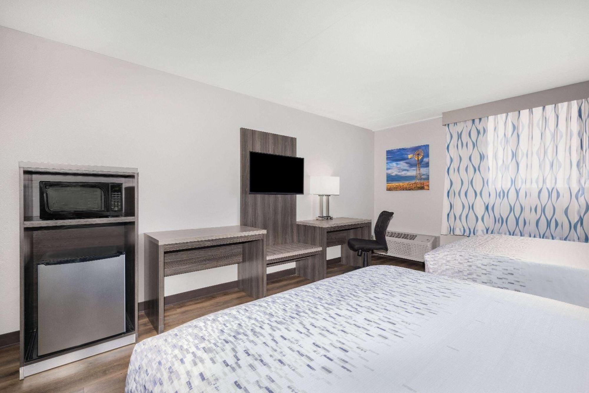 Wingate By Wyndham Wichita Airport Hotell Exteriör bild