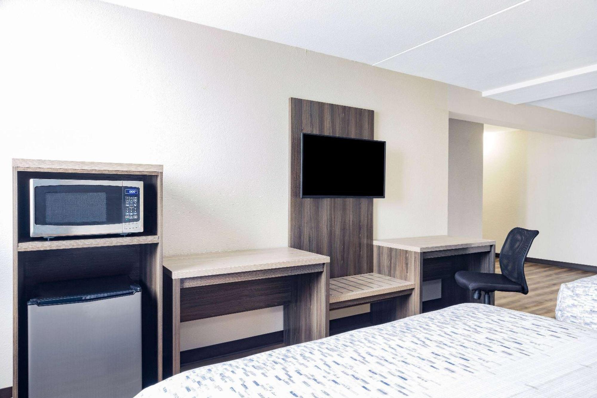 Wingate By Wyndham Wichita Airport Hotell Exteriör bild