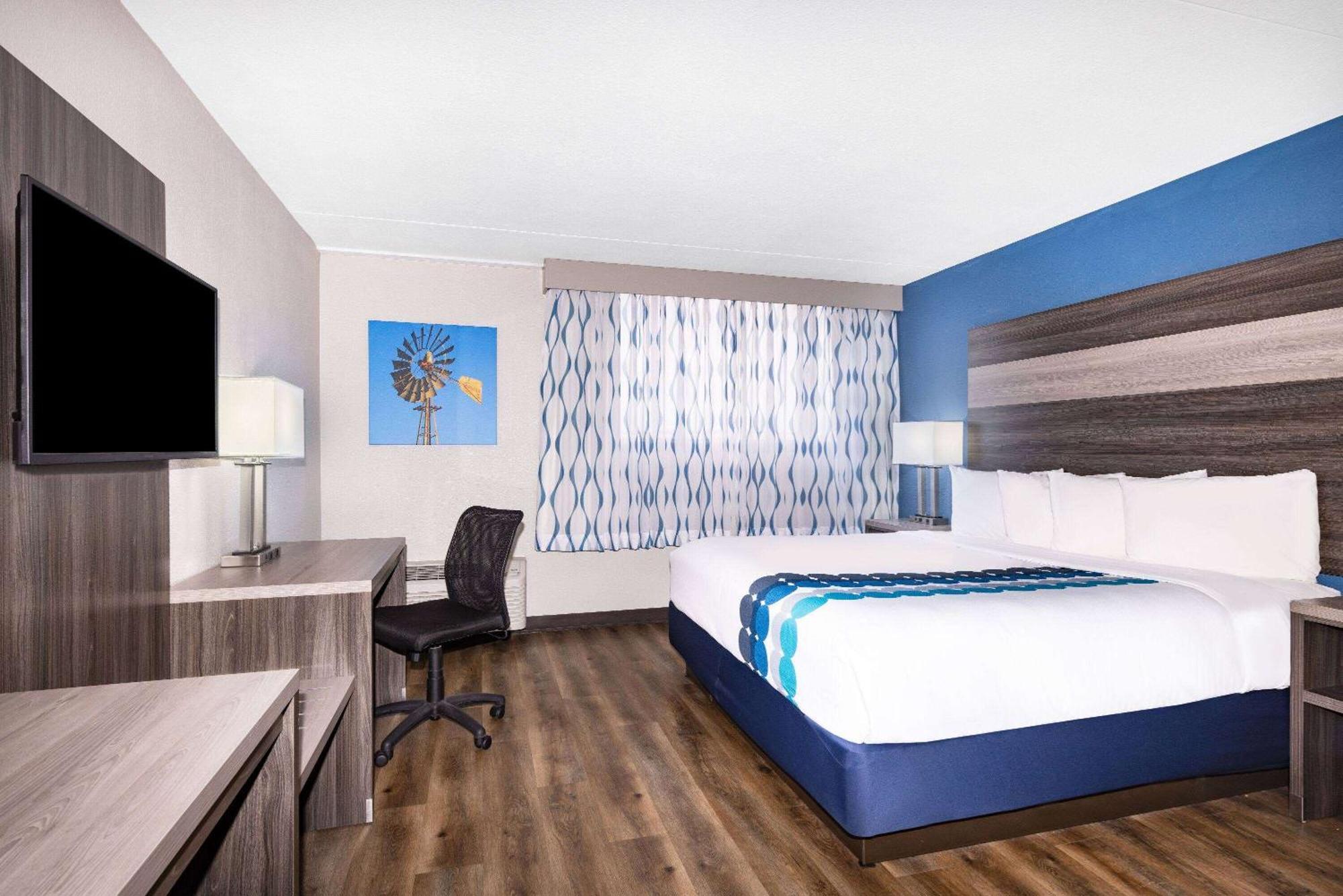 Wingate By Wyndham Wichita Airport Hotell Exteriör bild