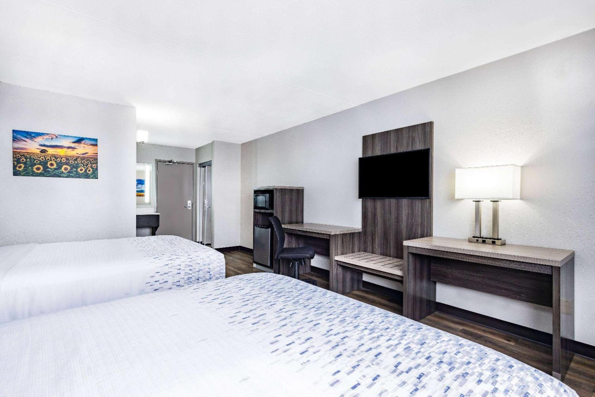 Wingate By Wyndham Wichita Airport Hotell Exteriör bild