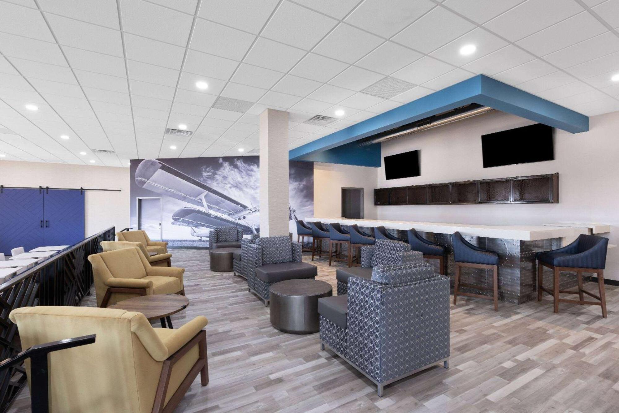 Wingate By Wyndham Wichita Airport Hotell Exteriör bild