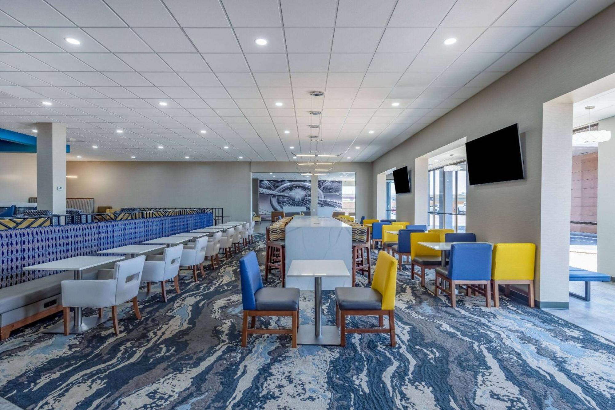 Wingate By Wyndham Wichita Airport Hotell Exteriör bild
