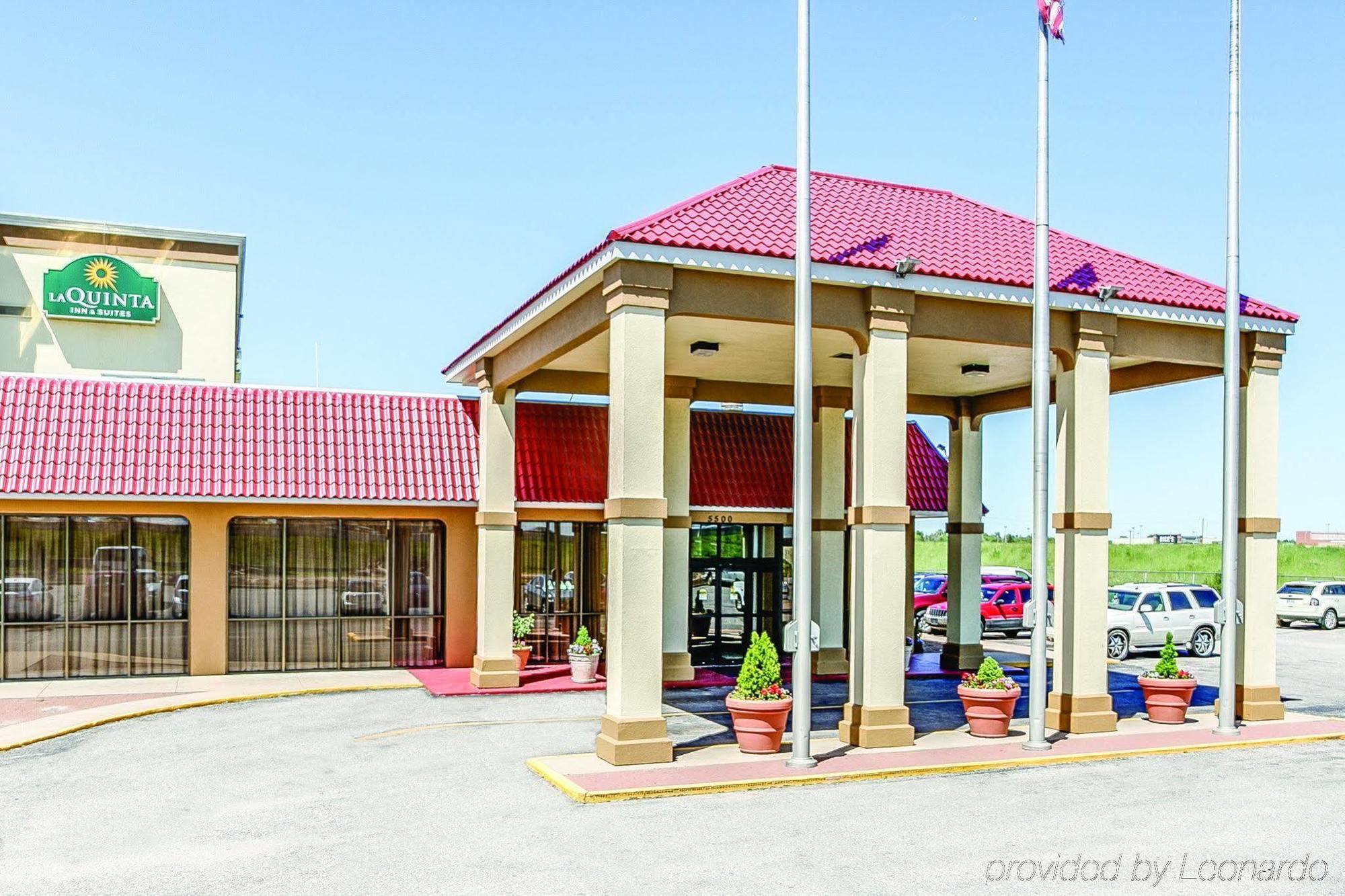 Wingate By Wyndham Wichita Airport Hotell Exteriör bild