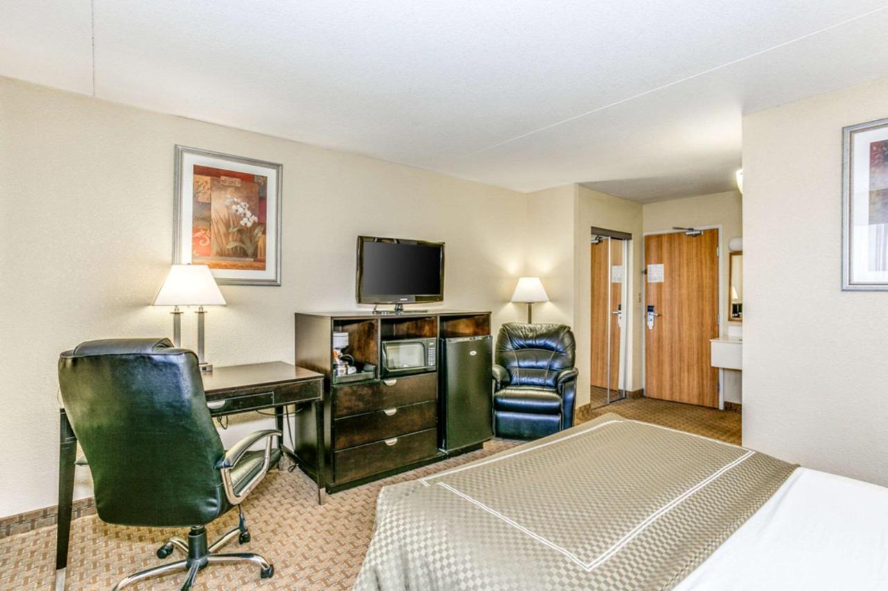 Wingate By Wyndham Wichita Airport Hotell Exteriör bild