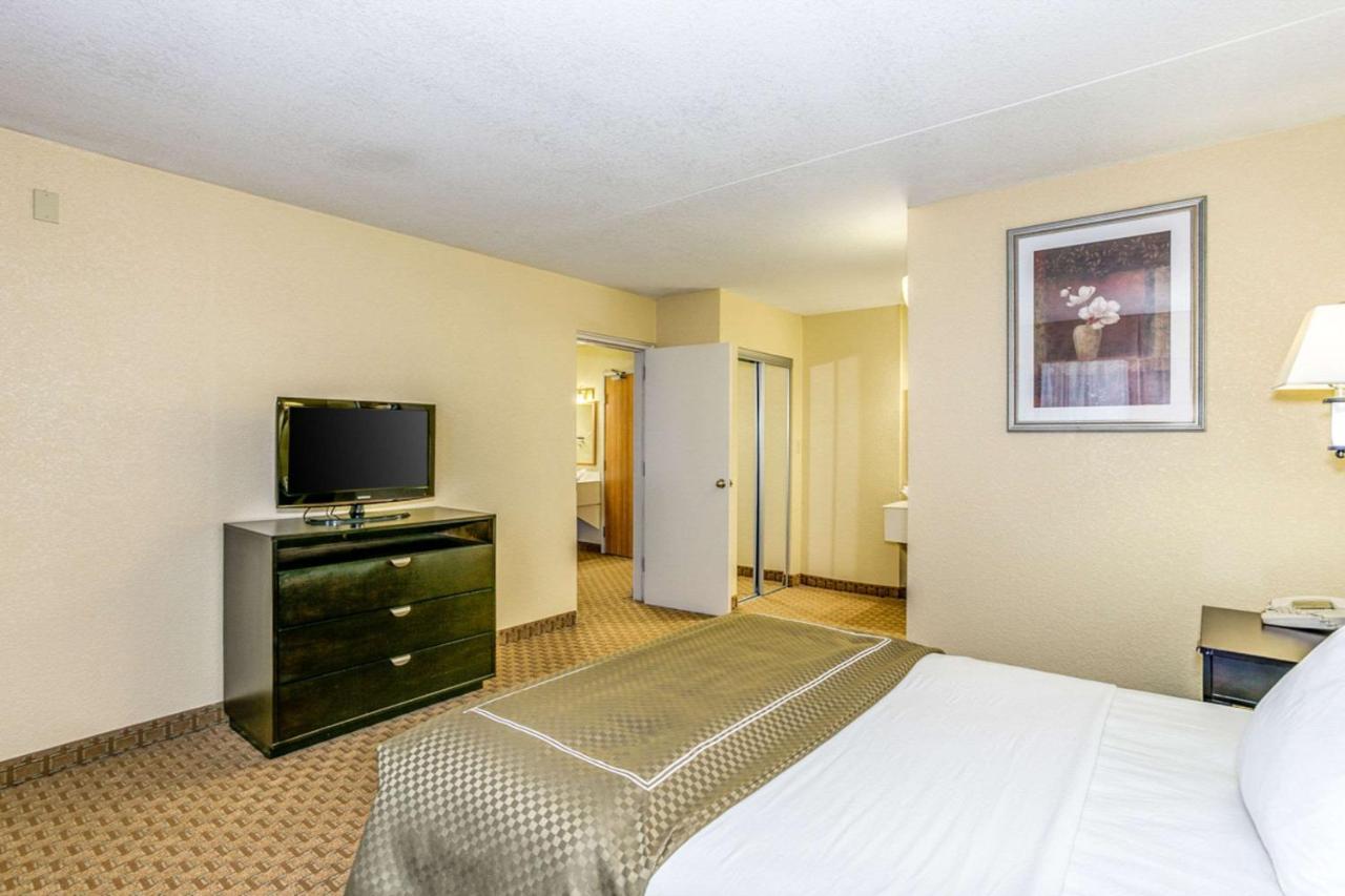Wingate By Wyndham Wichita Airport Hotell Exteriör bild