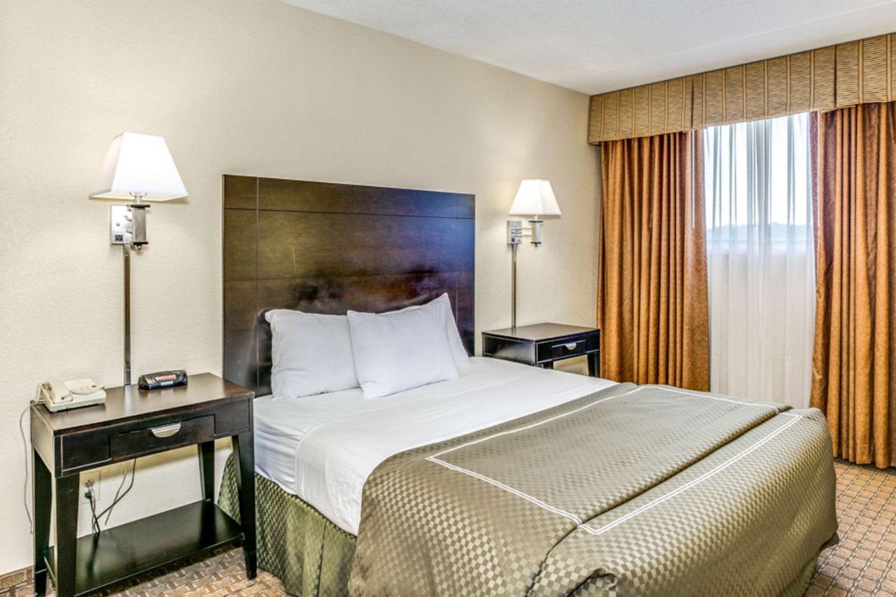 Wingate By Wyndham Wichita Airport Hotell Exteriör bild