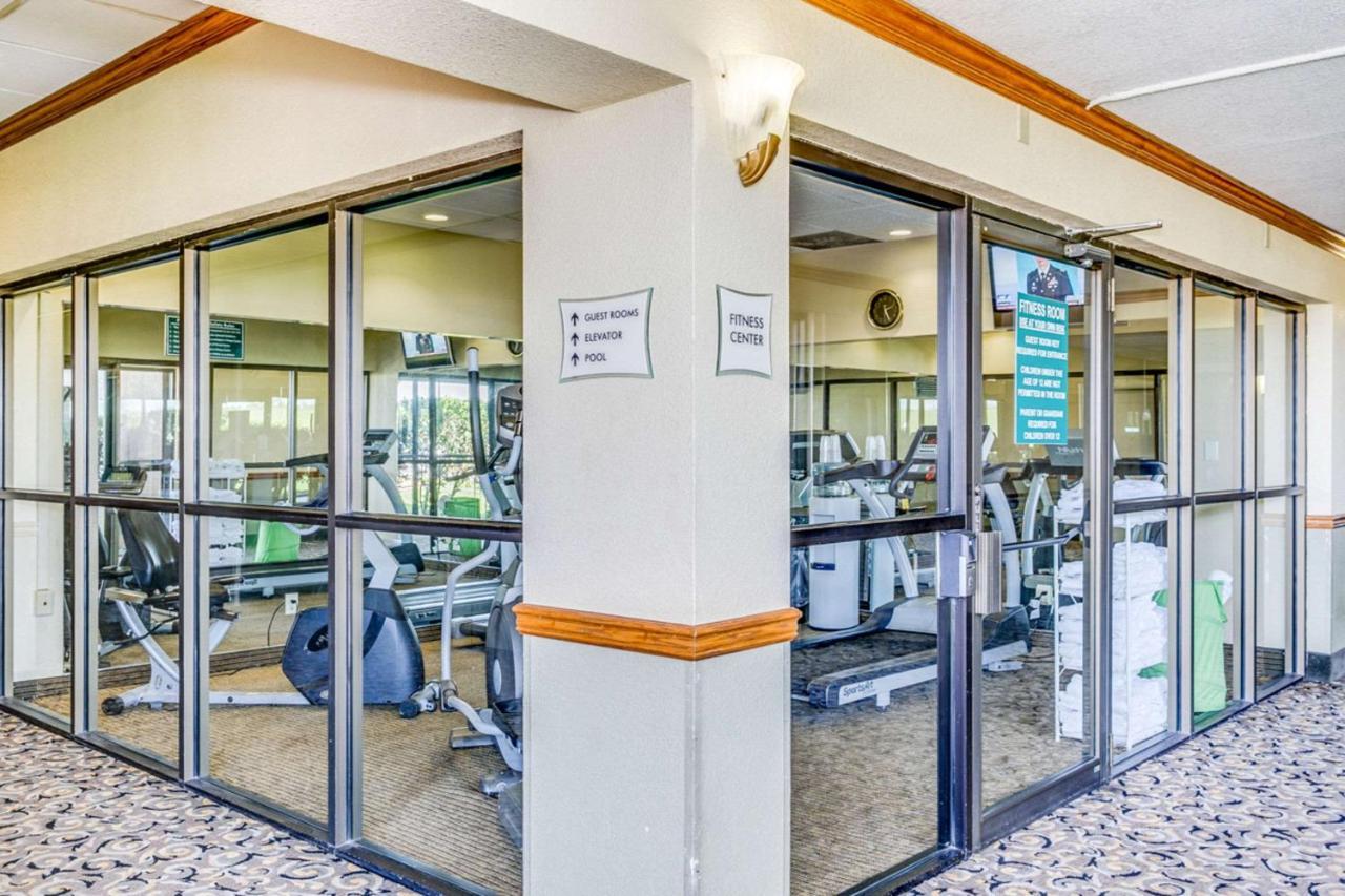 Wingate By Wyndham Wichita Airport Hotell Exteriör bild